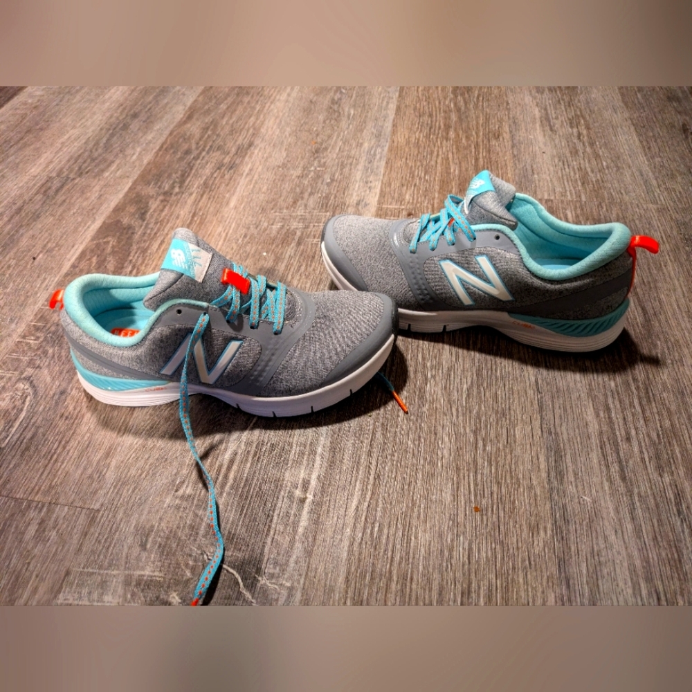 Women's new balance sneakers